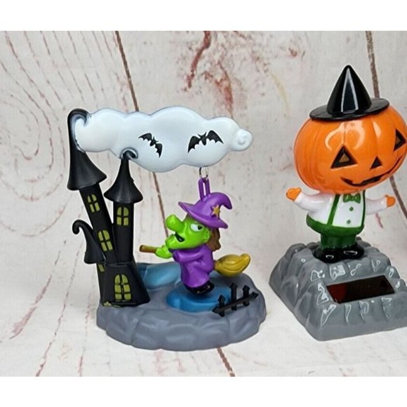 Solar Pumpkin Man, Swinging Ghost And Flying Witch Moveable Halloween Decor - Picture 3 of 11